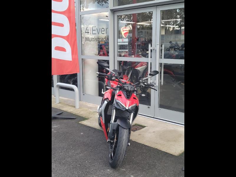 moto STREETFIGHTER V2