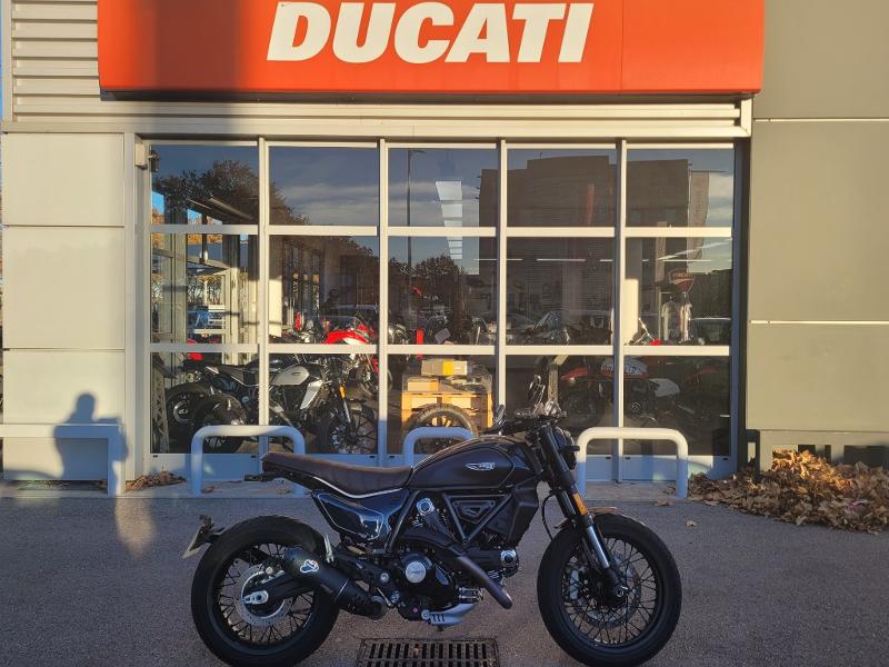 moto Scrambler 800 Nightshift