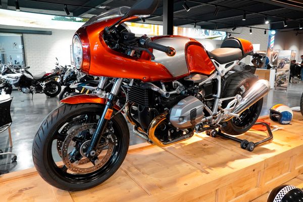nine-t-racer59C831CD-A70B-3BC2-7E89-A21A43013EA9.jpg